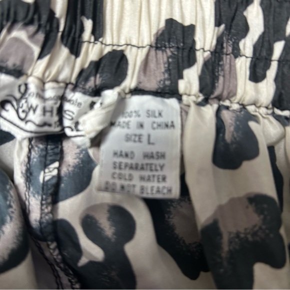 Vintage silk shorts in black and white animal print high-rise pleated medium - Picture 8 of 11